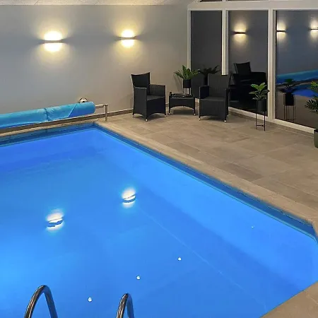 8 Person Holiday In *