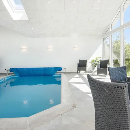 8 Person Holiday In *